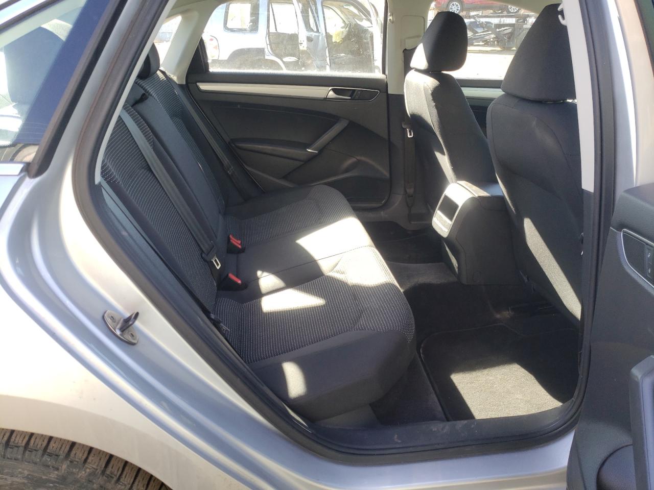 2016 Volkswagen Passat - Image 10