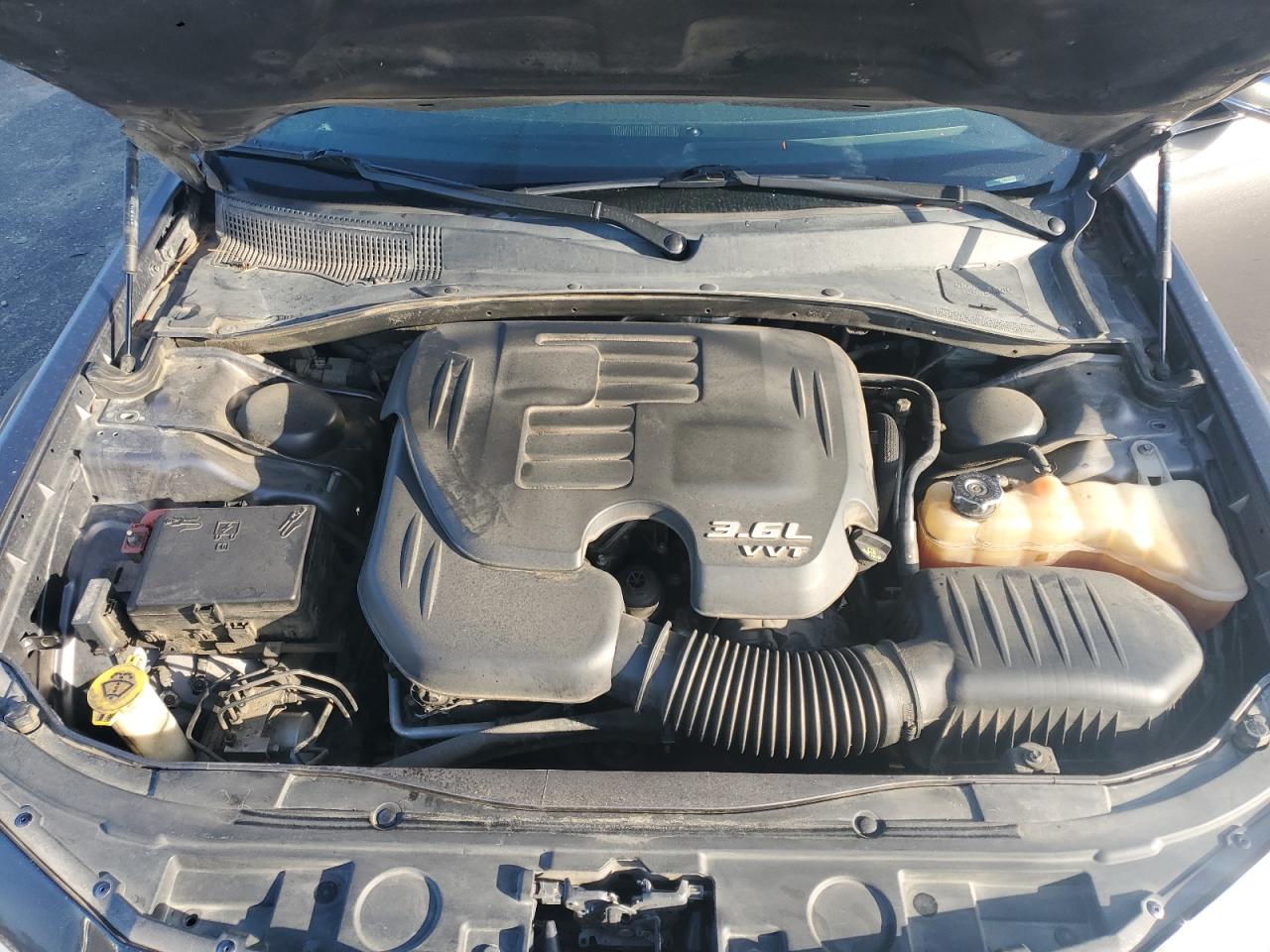 2017 Chrysler 300 - Image 11