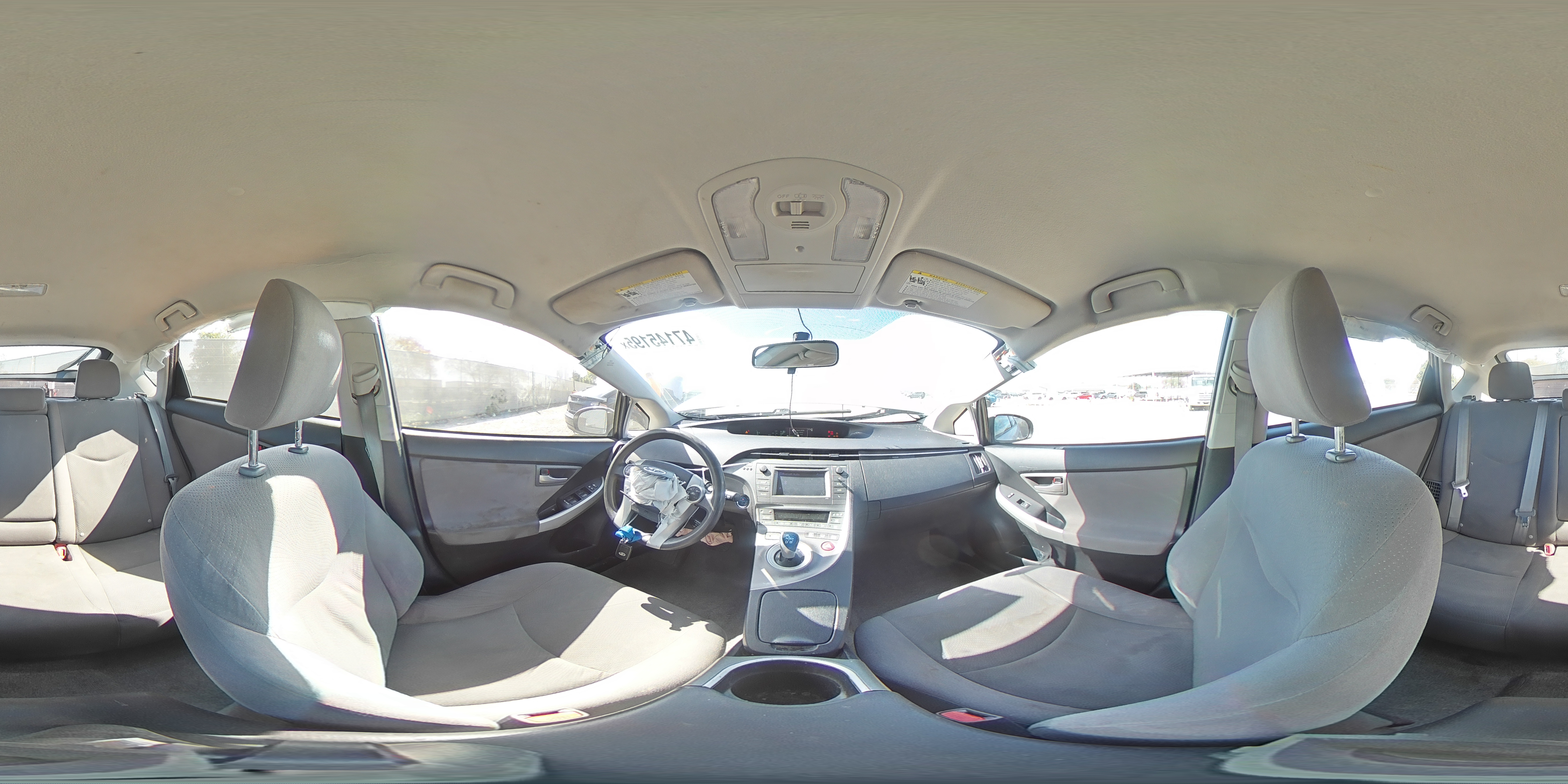 2014 Toyota Prius - Image 13