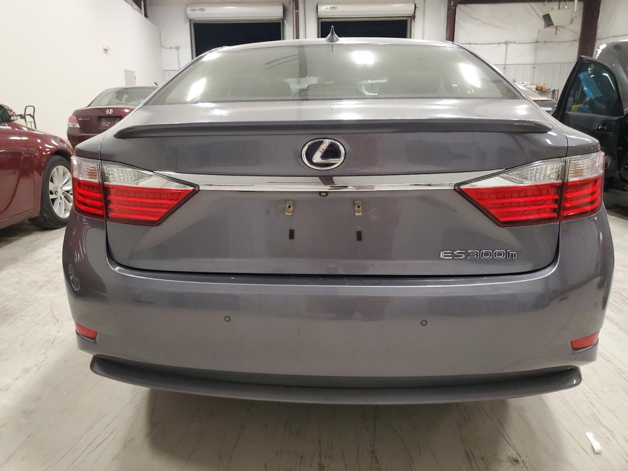 2015 Lexus ES - Image 6