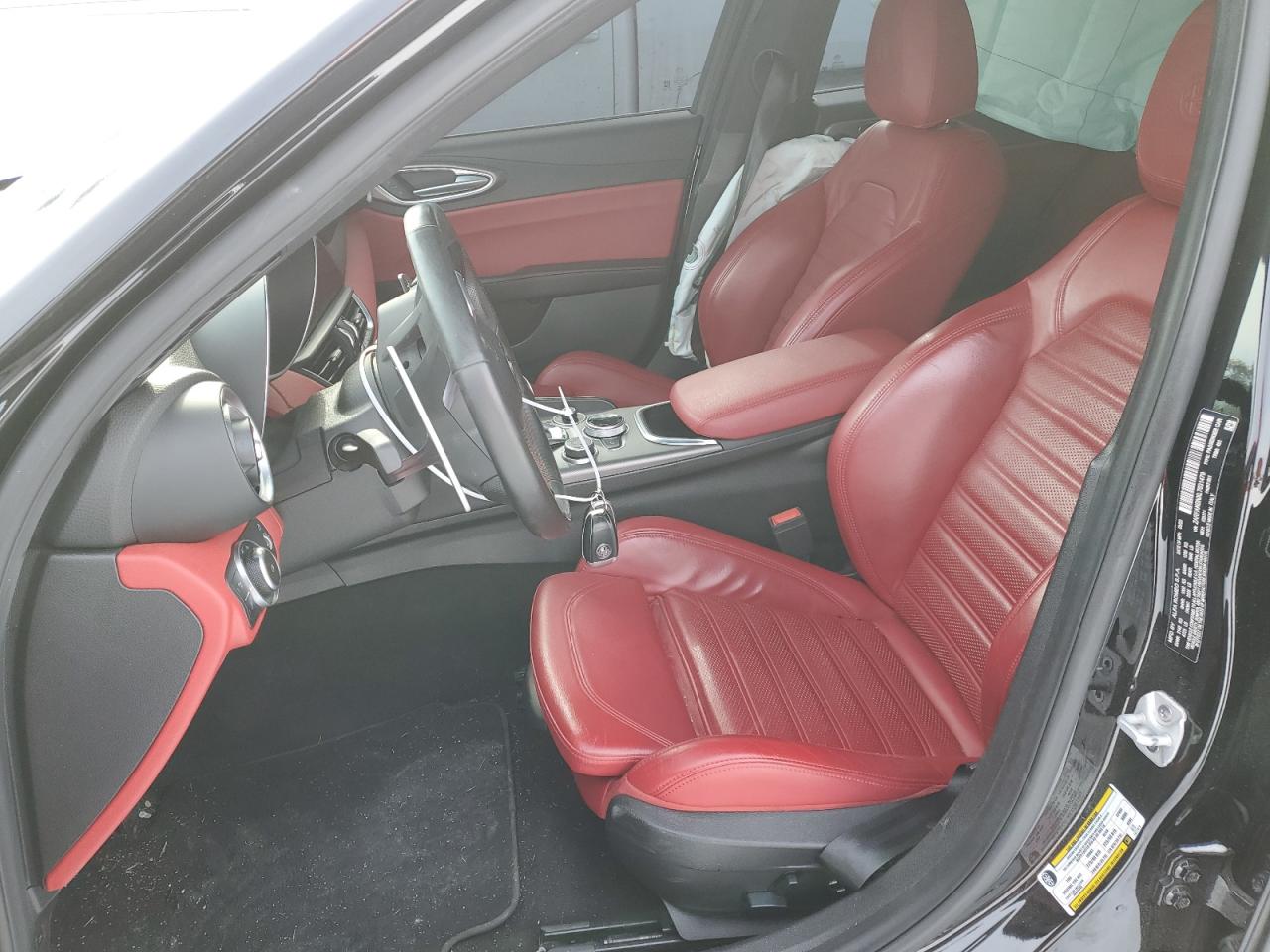 2020 Alfa Romeo Giulia - Image 7
