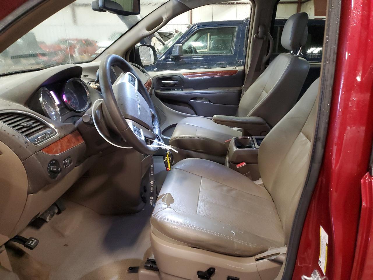 2015 Chrysler Town & Country - Image 7