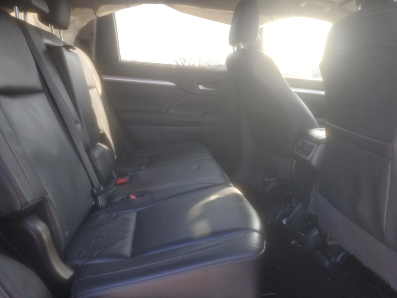 2015 Toyota Highlander - Image 11