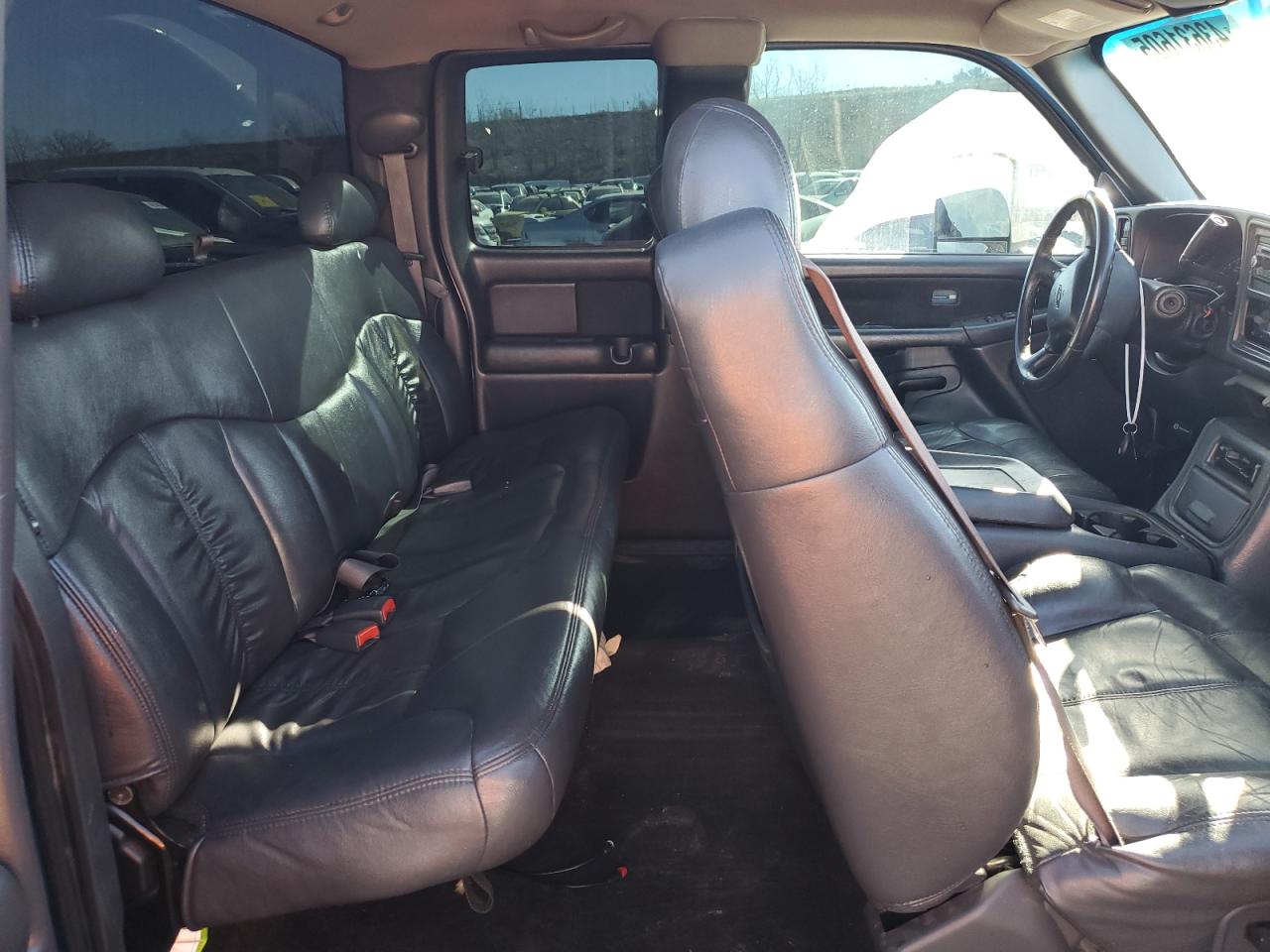2002 Chevrolet Silverado - Image 10