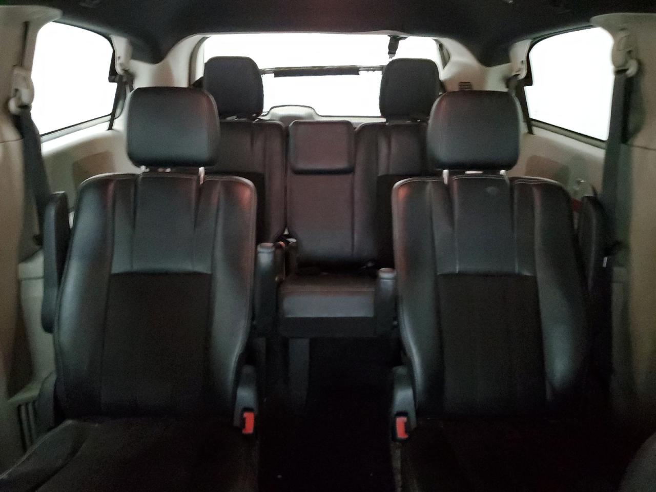 2019 Dodge Caravan - Image 10