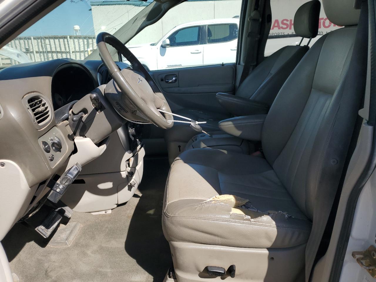 2005 Chrysler Town & Country Touring VIN: 2C4GP54L15R395377 Lot: 47405685