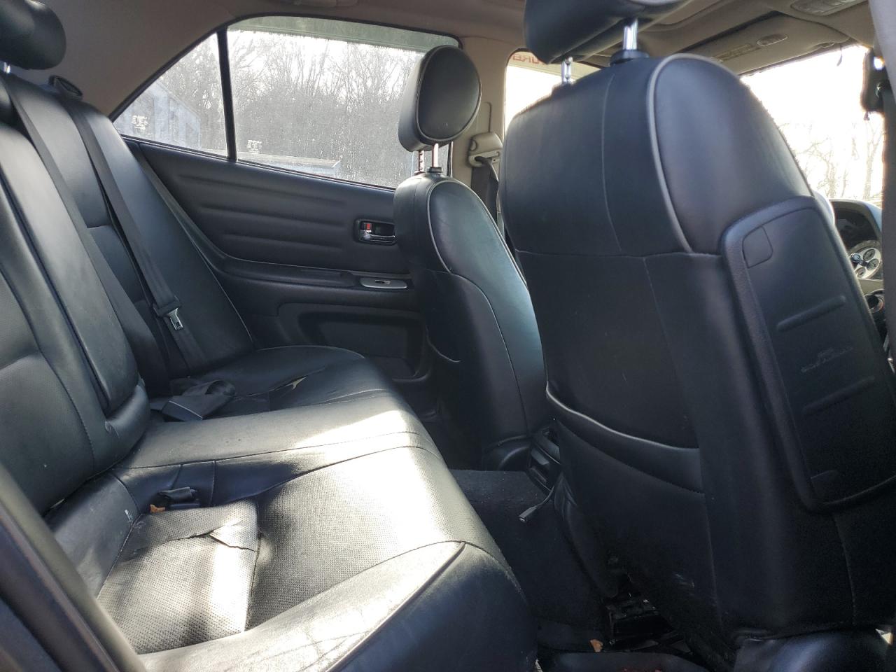 2005 Lexus IS - Image 10