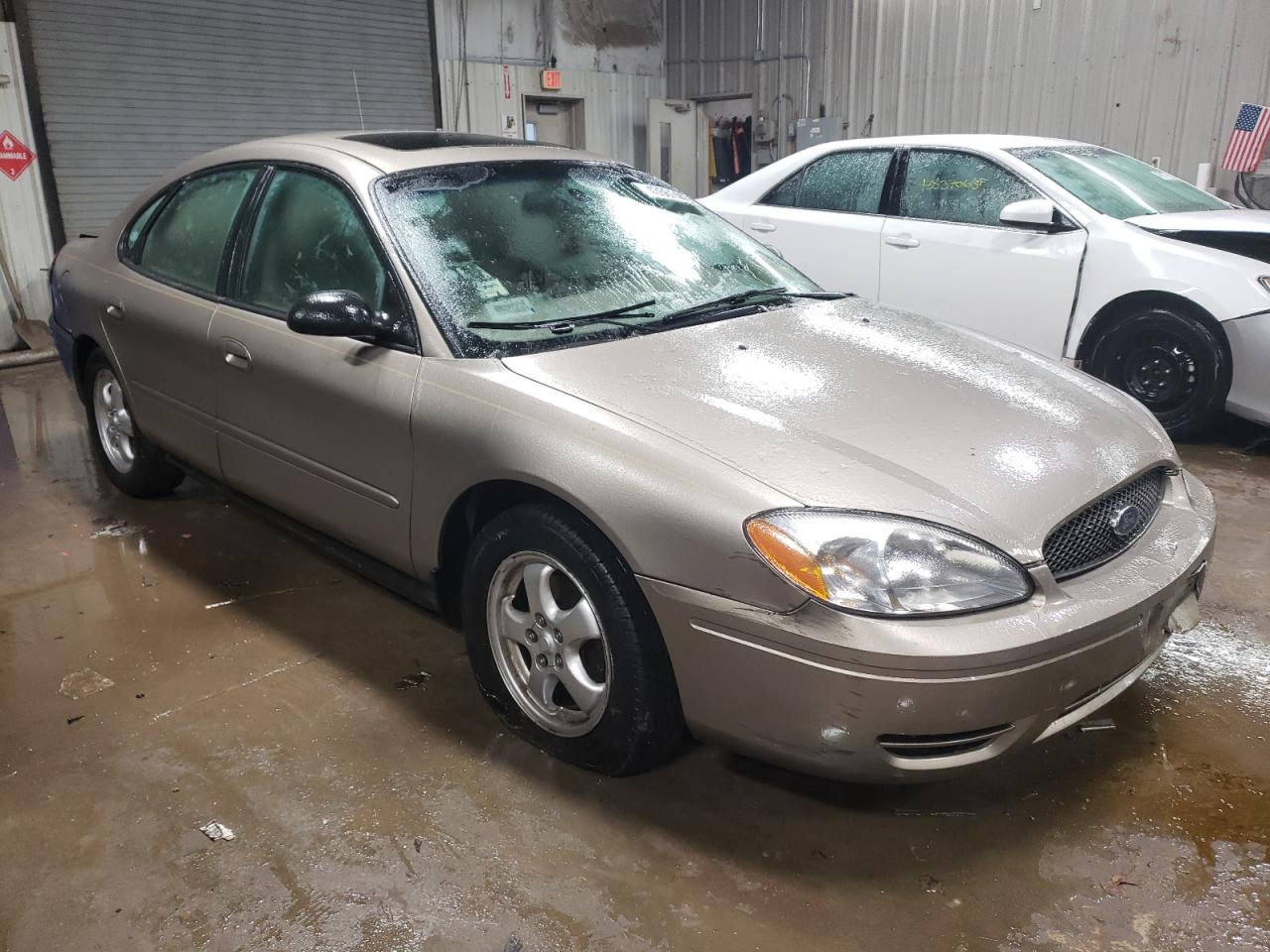 2004 Ford Taurus - Image 4