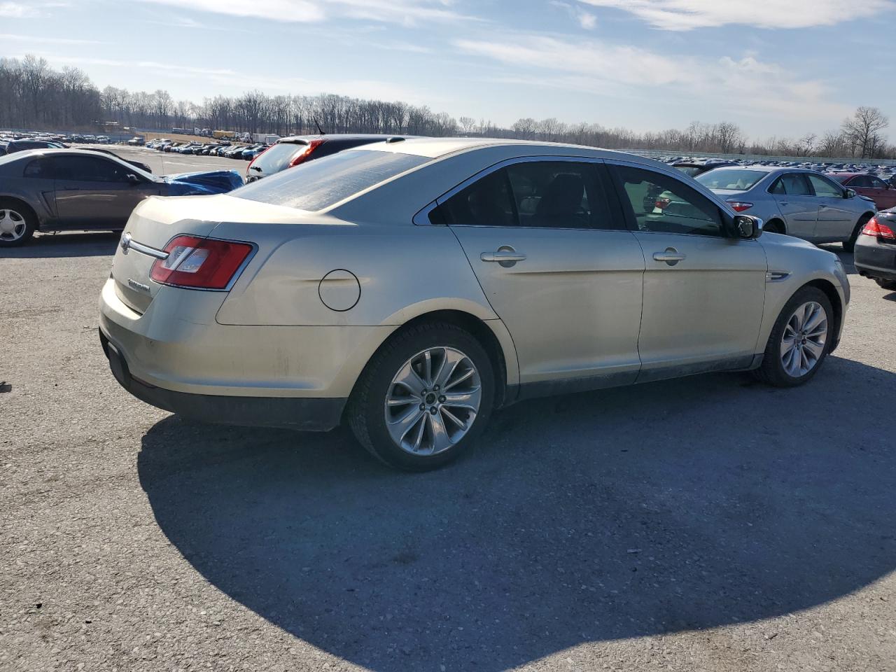 2010 Ford Taurus - Image 3