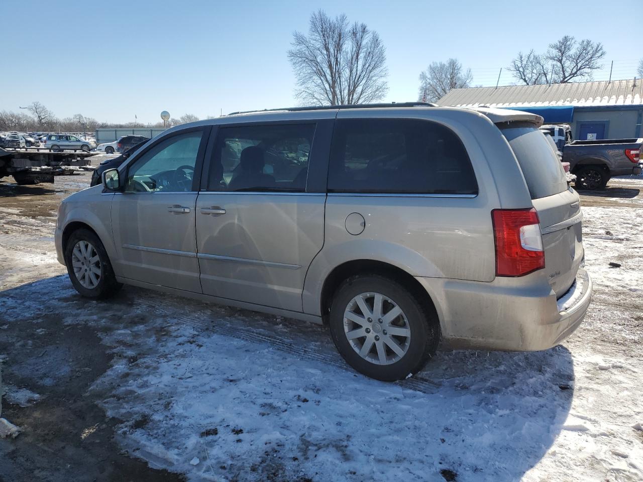 2014 Chrysler Town & Country - Image 2
