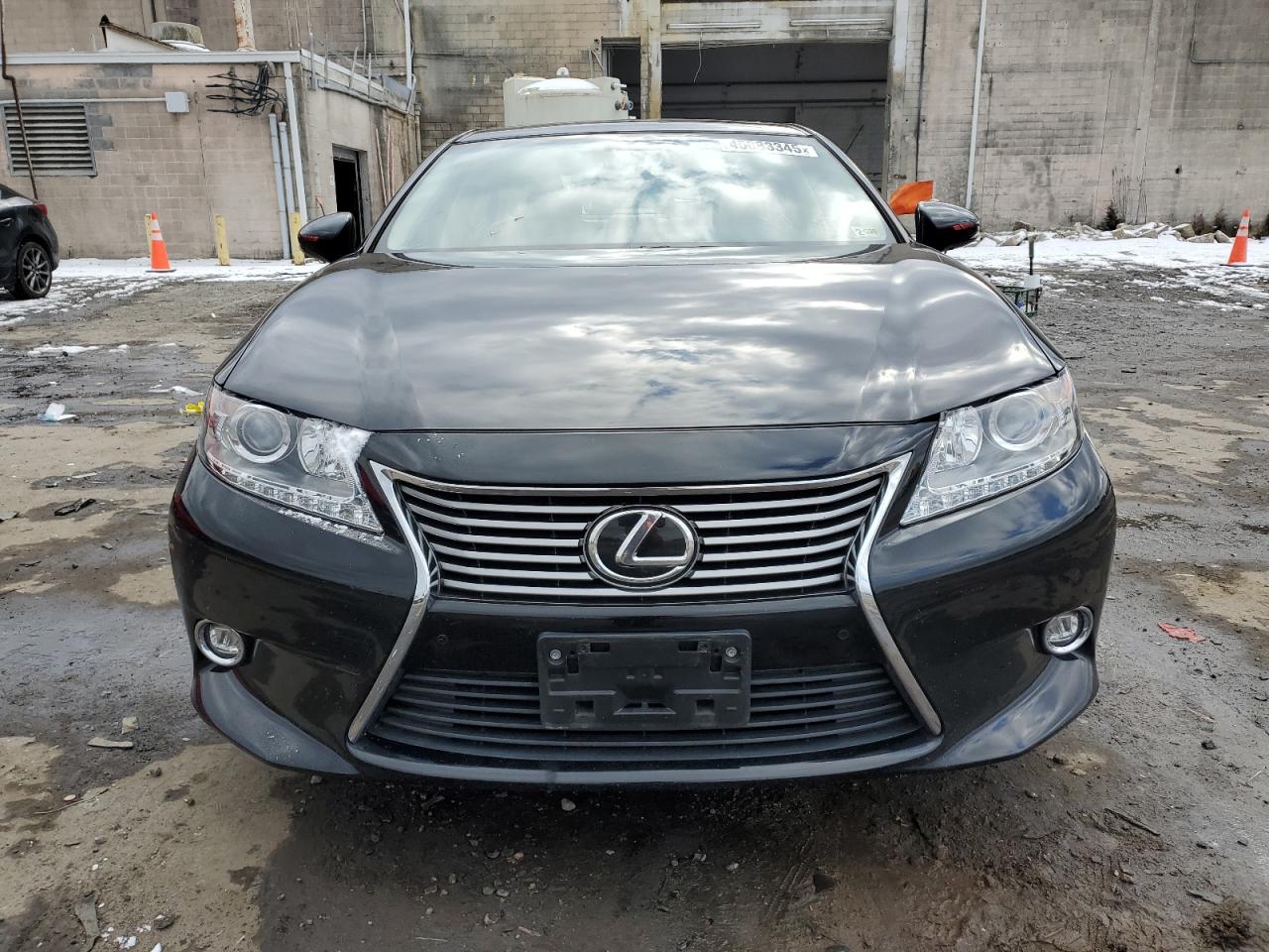 2015 Lexus ES - Image 5