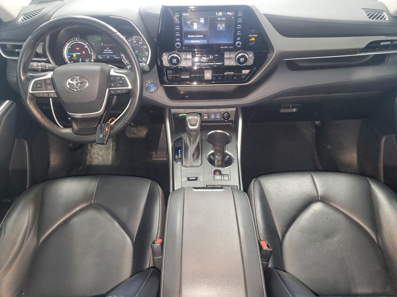 2022 Toyota Highlander - Image 8