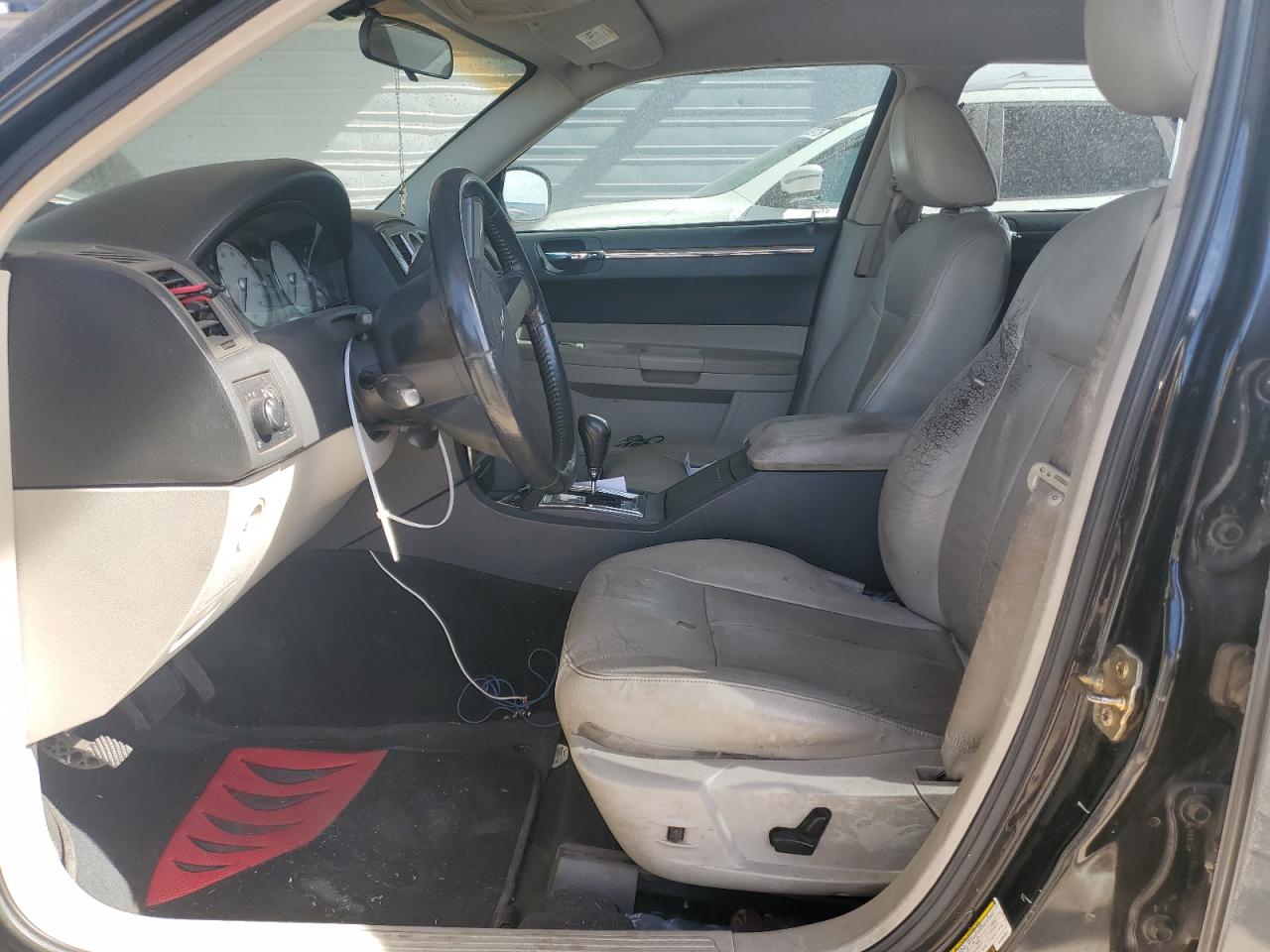 2005 Chrysler 300 - Image 7