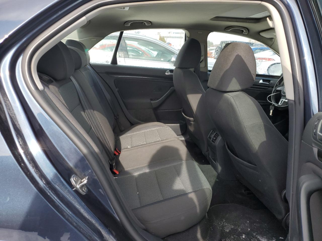 2010 Volkswagen Jetta - Image 10