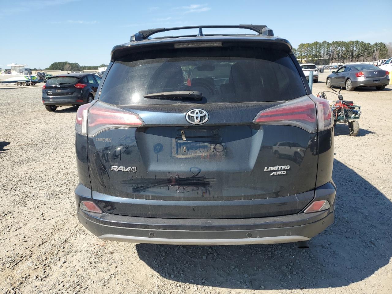 2017 Toyota RAV 4 - Image 6