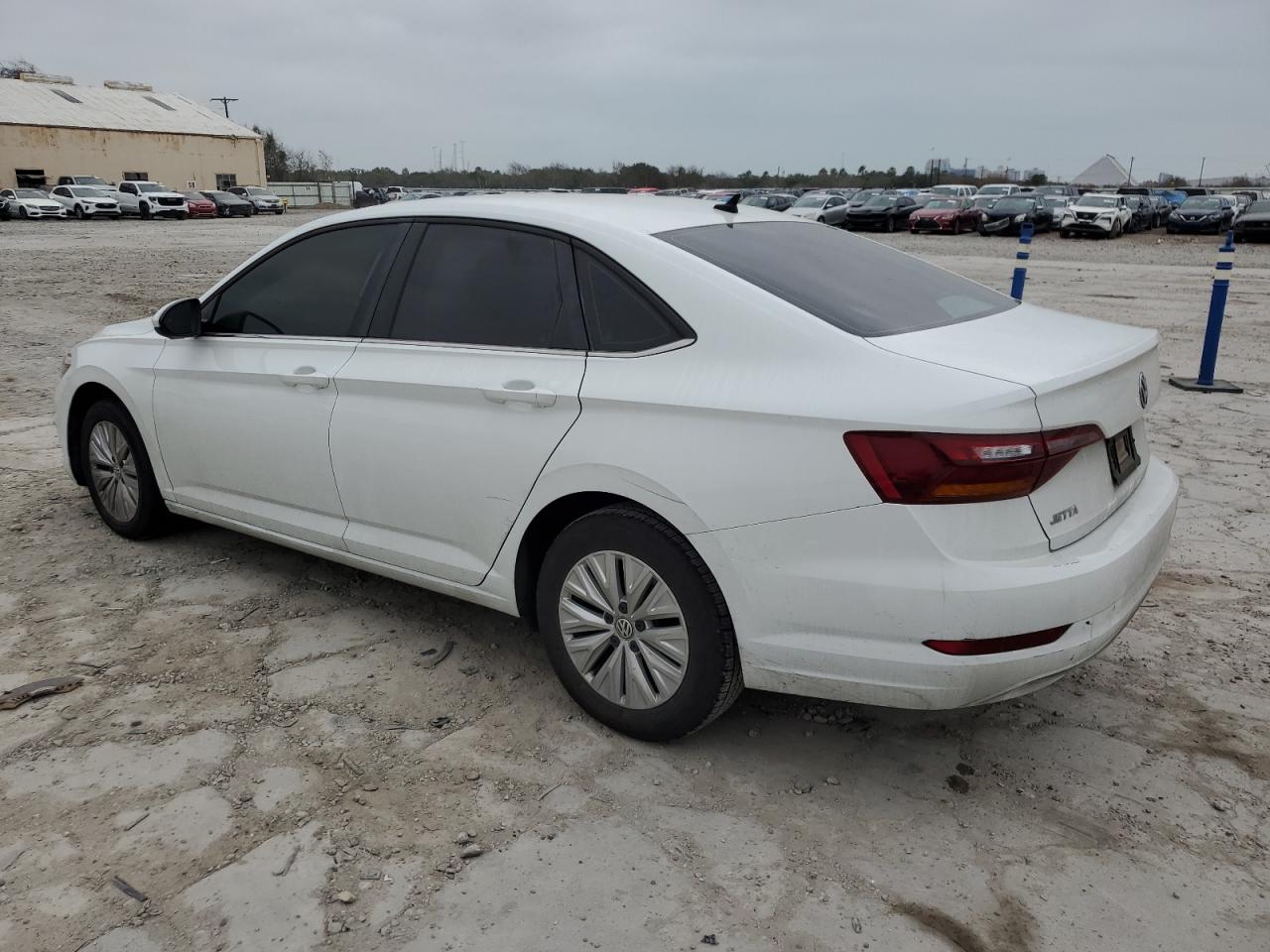 2019 Volkswagen Jetta - Image 2