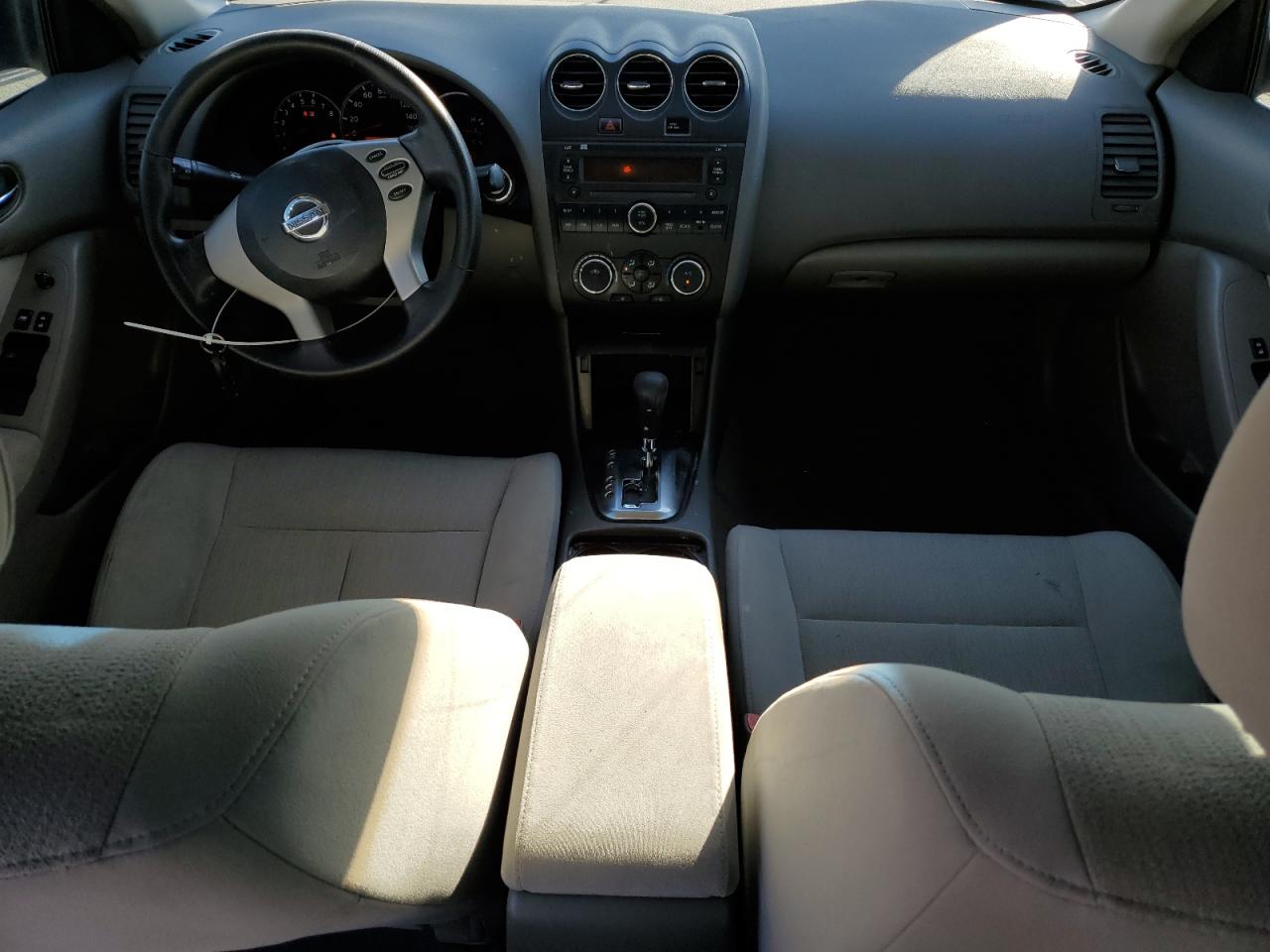 2010 Nissan Altima - Image 8