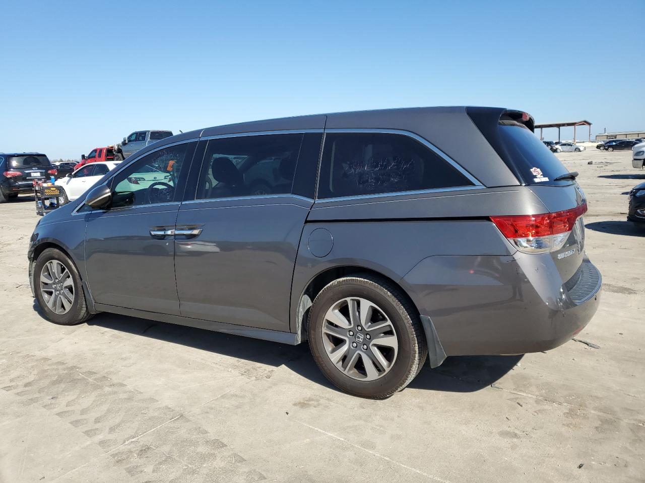 2015 Honda Odyssey - Image 2