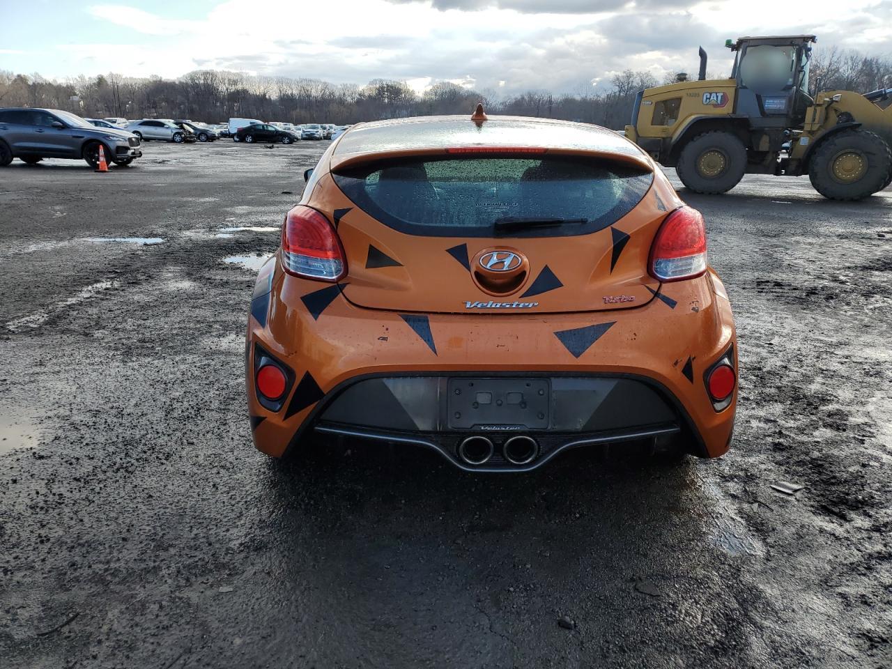 2013 Hyundai Veloster - Image 6