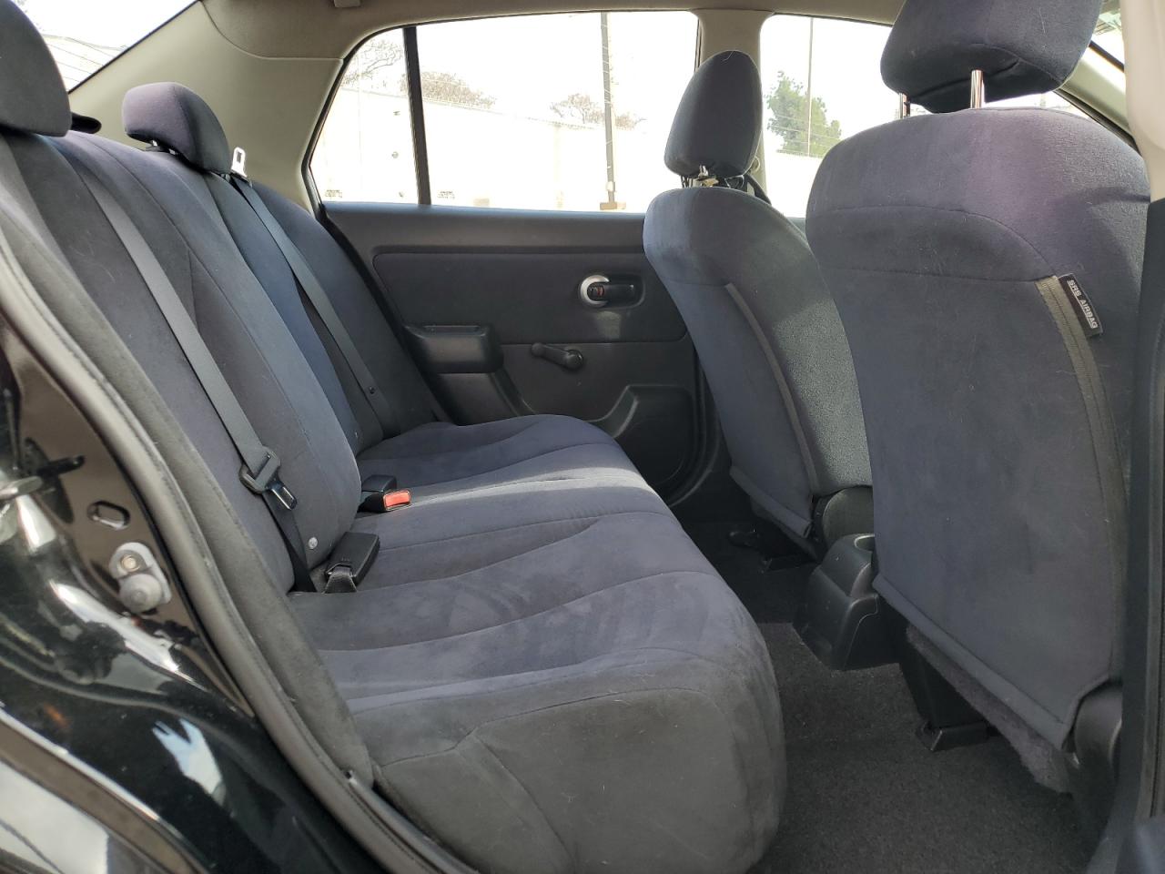 2010 Nissan Versa - Image 11