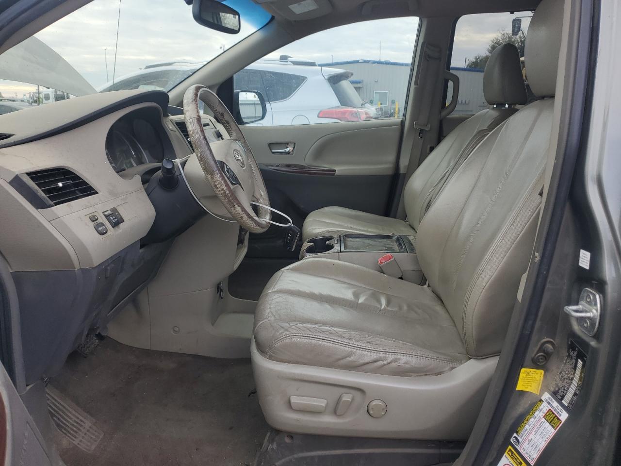 2011 Toyota Sienna - Image 7