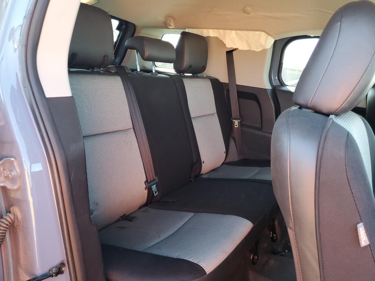 2014 Toyota FJ Cruiser - Image 10