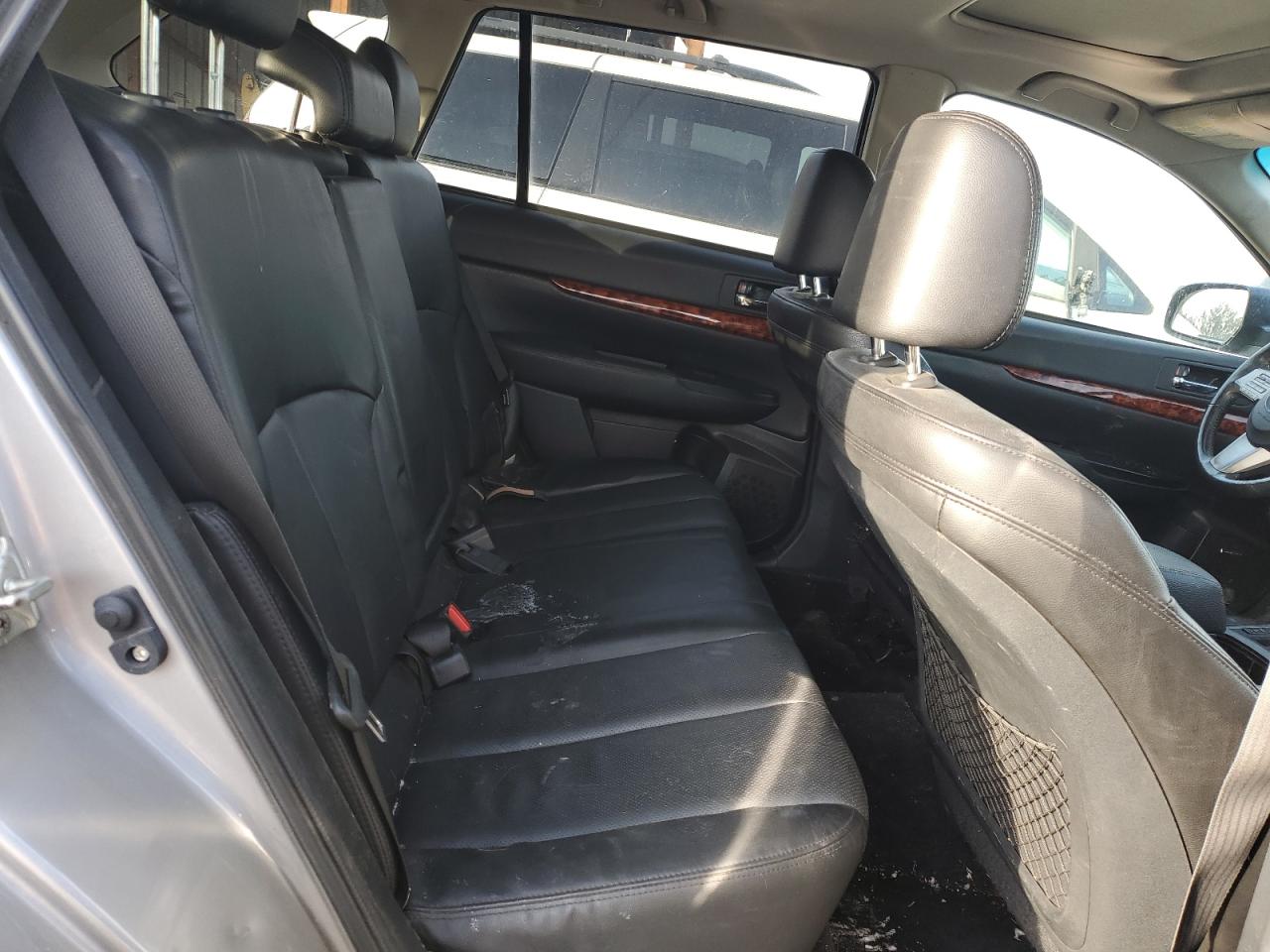 2011 Subaru Outback - Image 11