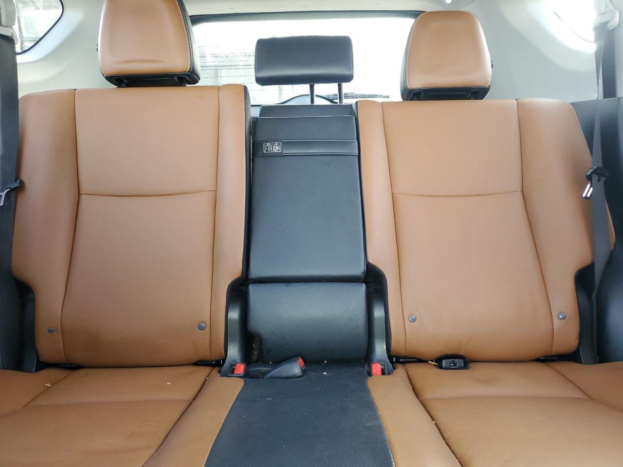 2017 Toyota RAV 4 - Image 10