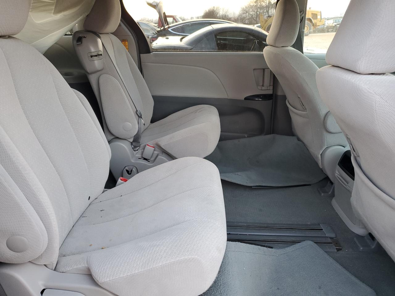 2014 Toyota Sienna - Image 11