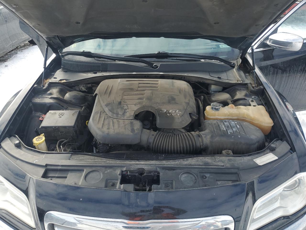 2012 Chrysler 300 - Image 12