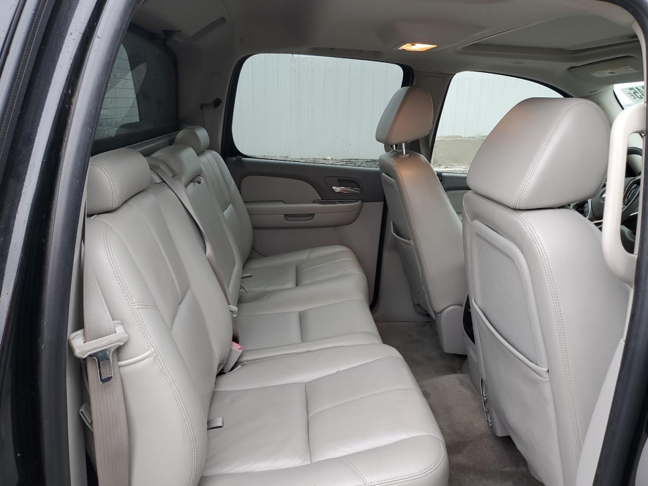 2009 Chevrolet Avalanche - Image 10