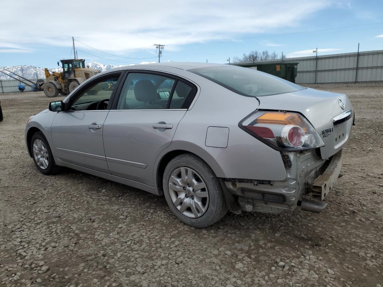 2010 Nissan Altima - Image 2