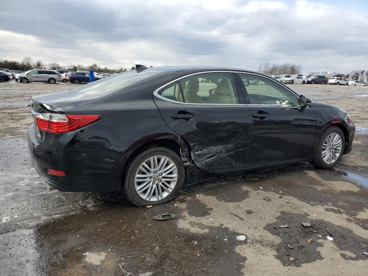 2015 Lexus ES - Image 3