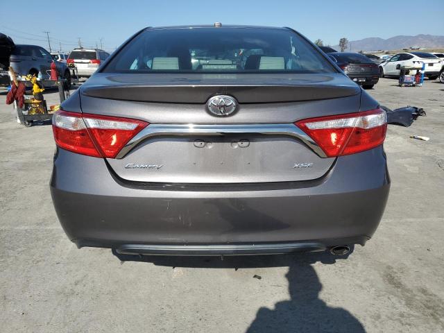 Sedans TOYOTA CAMRY 2015 Szary