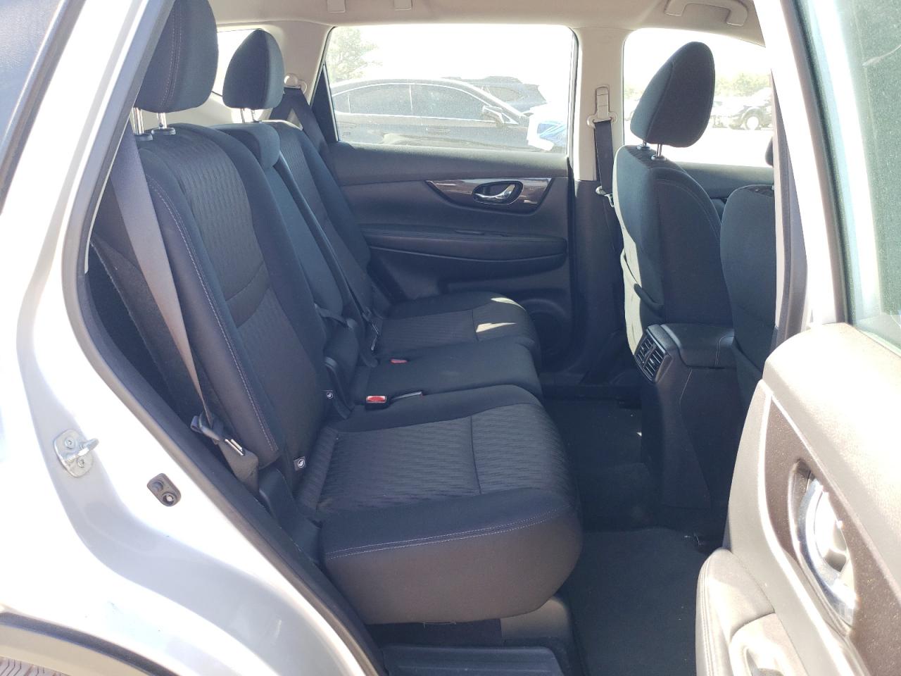 2018 Nissan Rogue - Image 11