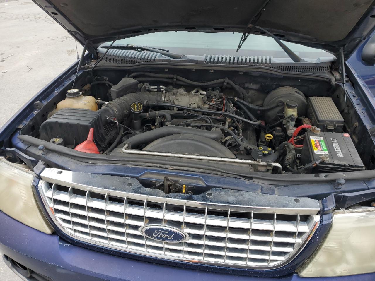 2004 Ford Explorer - Image 12