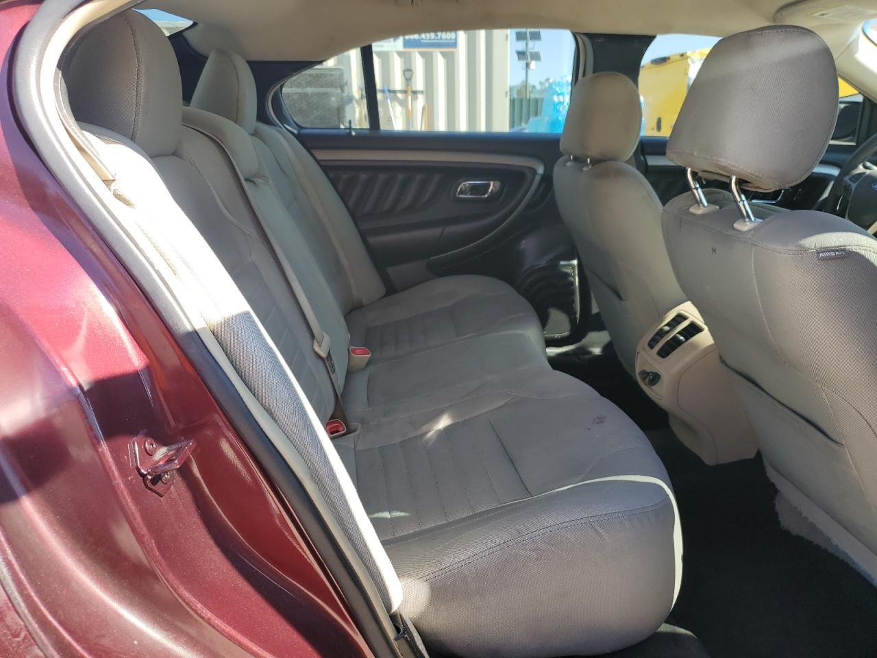 2015 Ford Taurus - Image 10