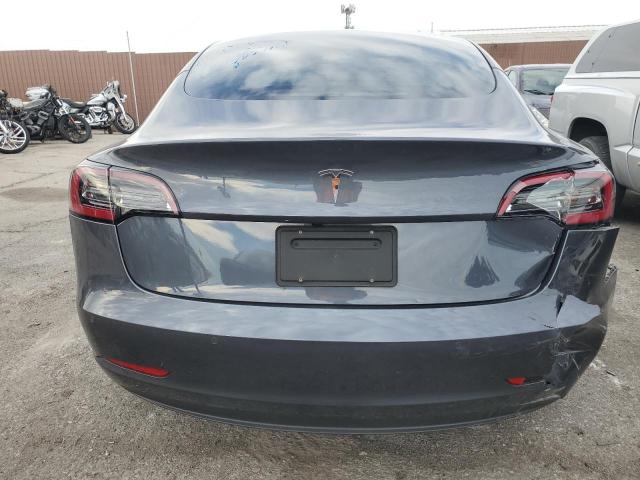  TESLA MODEL 3 2022 Серебристый