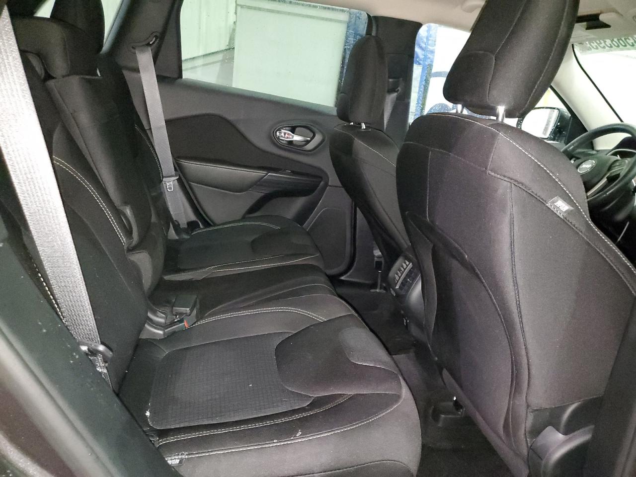 2015 Jeep Grand Cherokee - Image 11