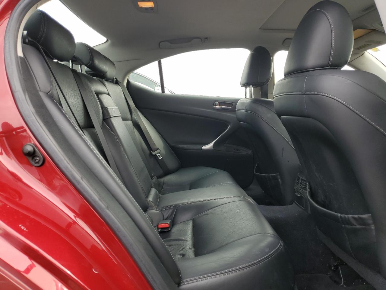 2010 Lexus IS - Image 10