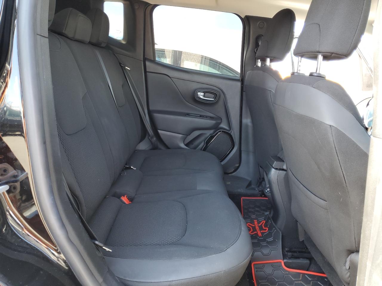 2018 Jeep Renegade - Image 11