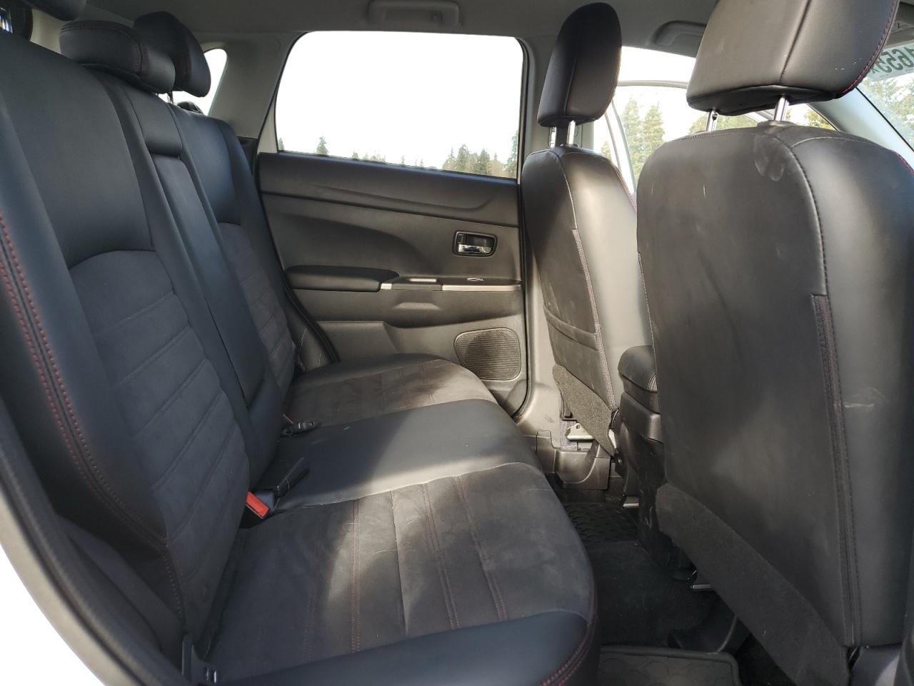 2019 Mitsubishi Outlander - Image 11