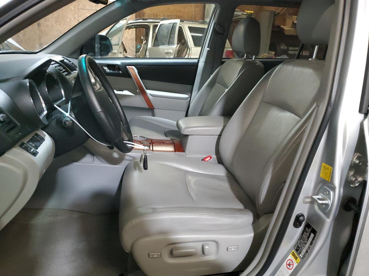 2010 Toyota Highlander - Image 7