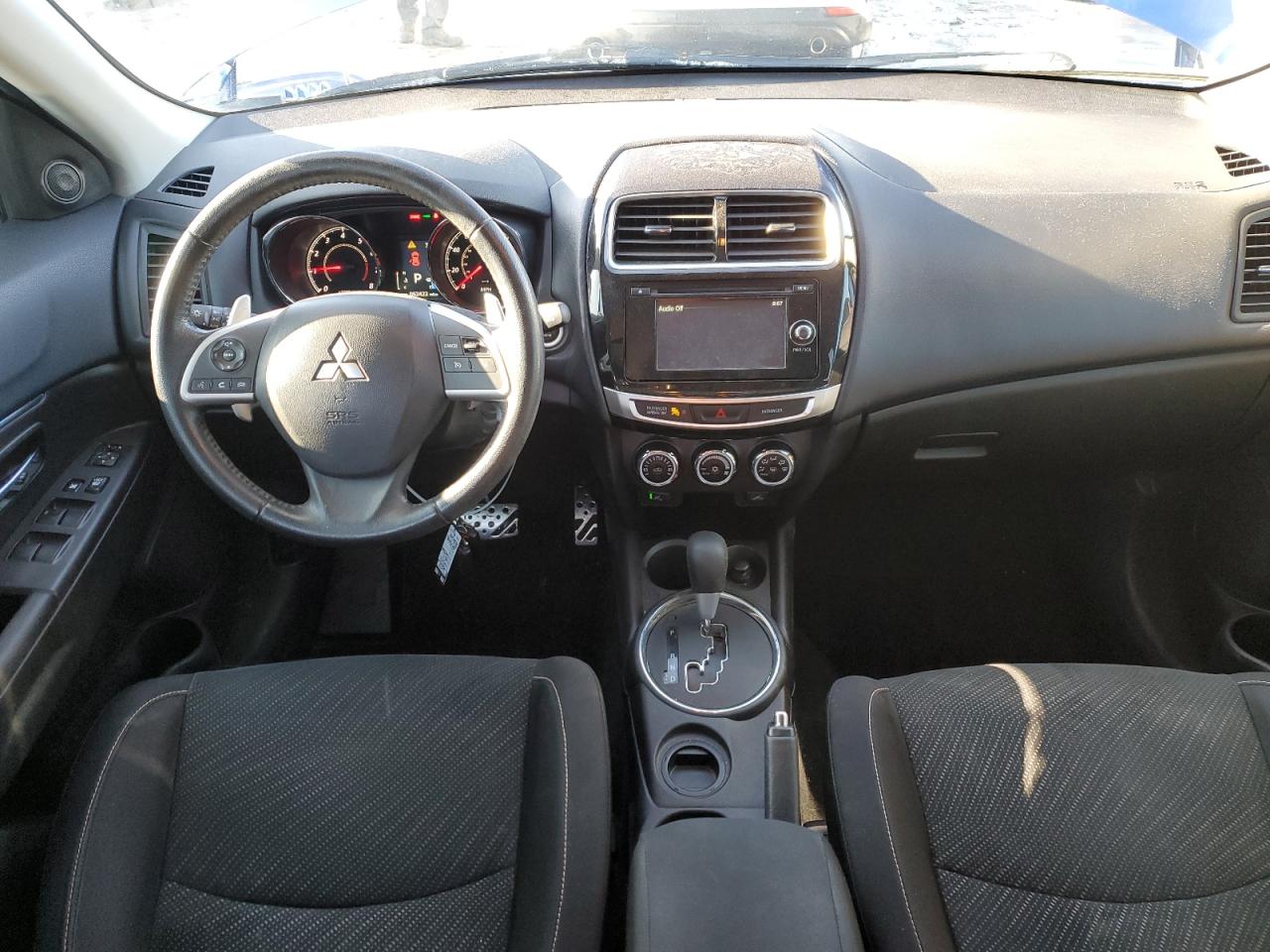 2015 Mitsubishi Outlander - Image 8