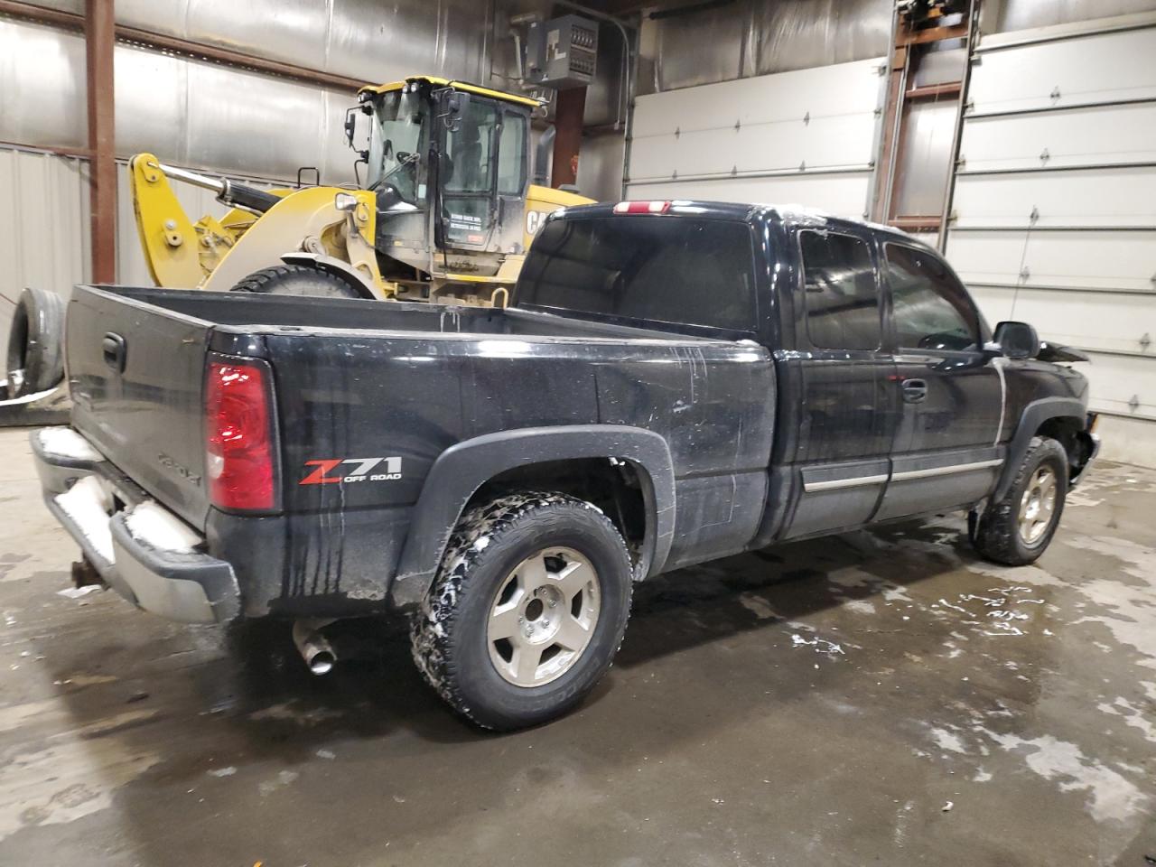 2004 Chevrolet Silverado - Image 3