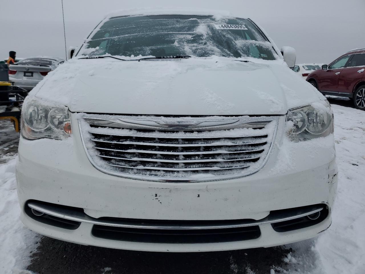 2015 Chrysler Town & Country - Image 5