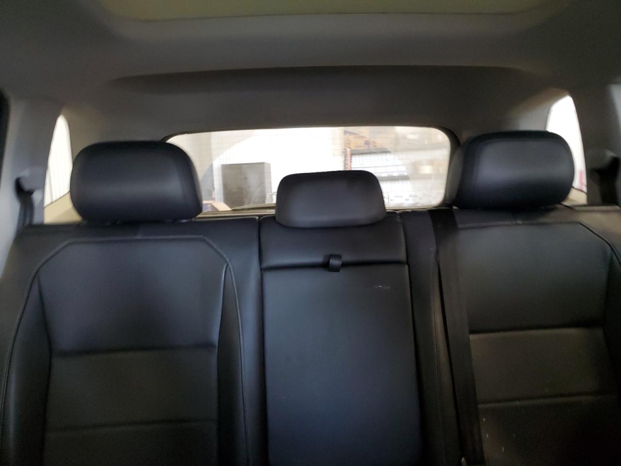 2018 Volkswagen Tiguan - Image 10