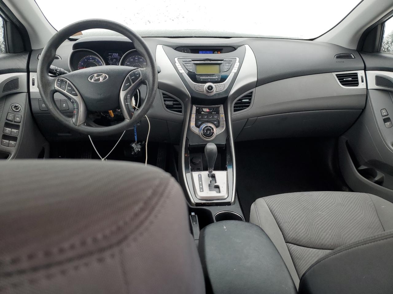 2013 Hyundai Elantra - Image 8