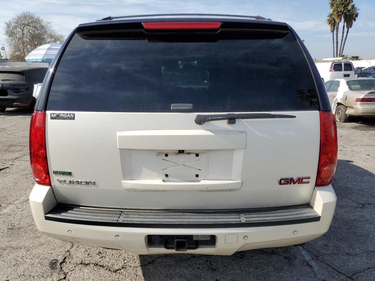 2011 GMC Yukon - Image 6