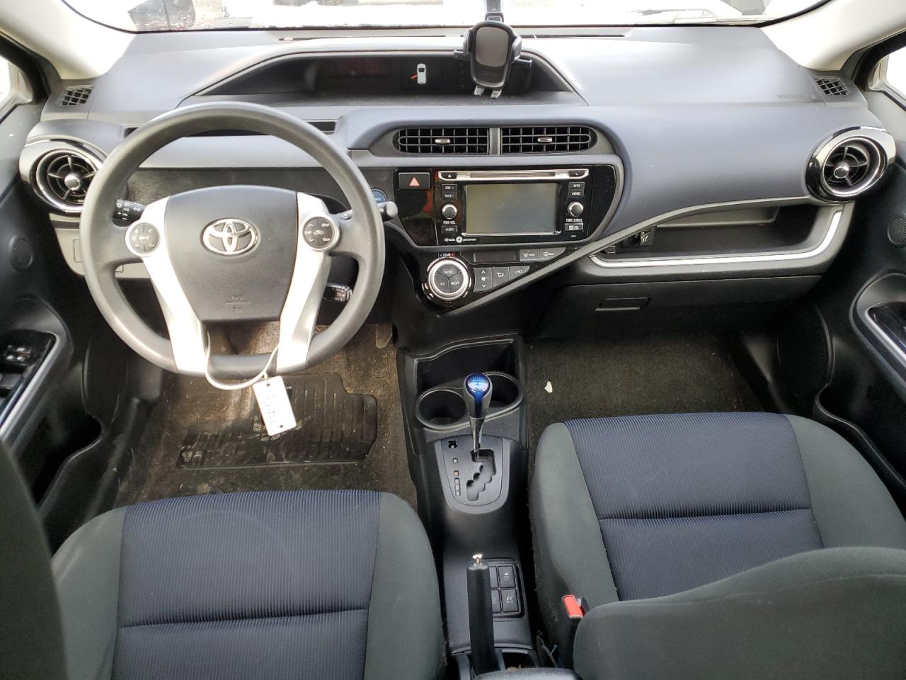 2015 Toyota Prius - Image 8
